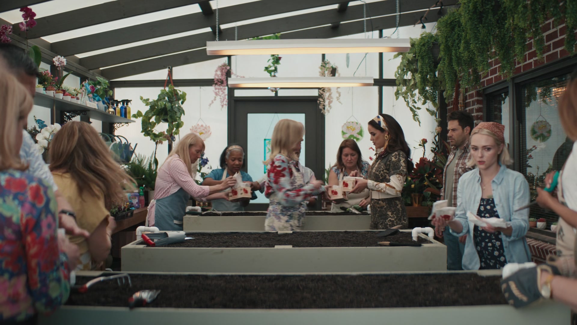Grosse_Pointe_Garden_Society_S01E07_1080p_ASRO_001373.jpg