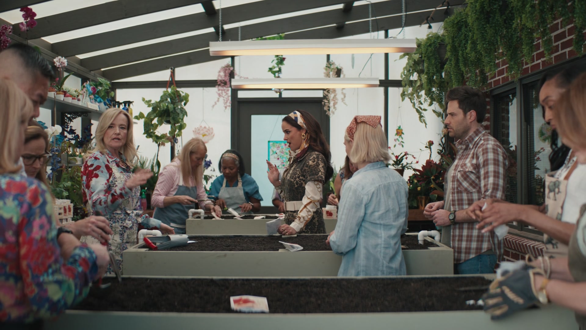 Grosse_Pointe_Garden_Society_S01E07_1080p_ASRO_001420.jpg Grosse_Pointe_Garden_Society_S01E07_1080p_ASRO_001420.jpg