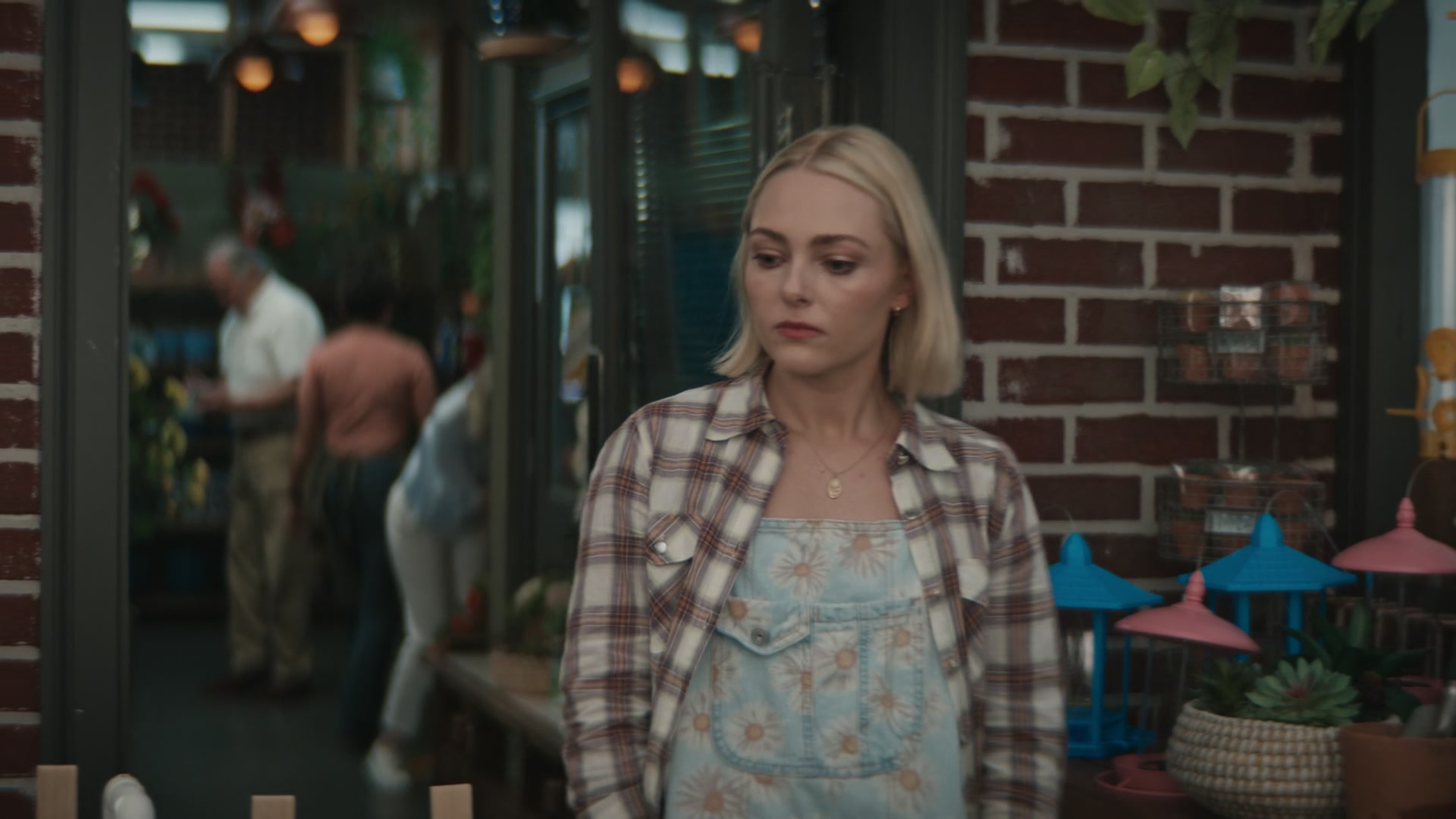 Grosse_Pointe_Garden_Society_S01E07_1080p_ASRO_003129.jpg