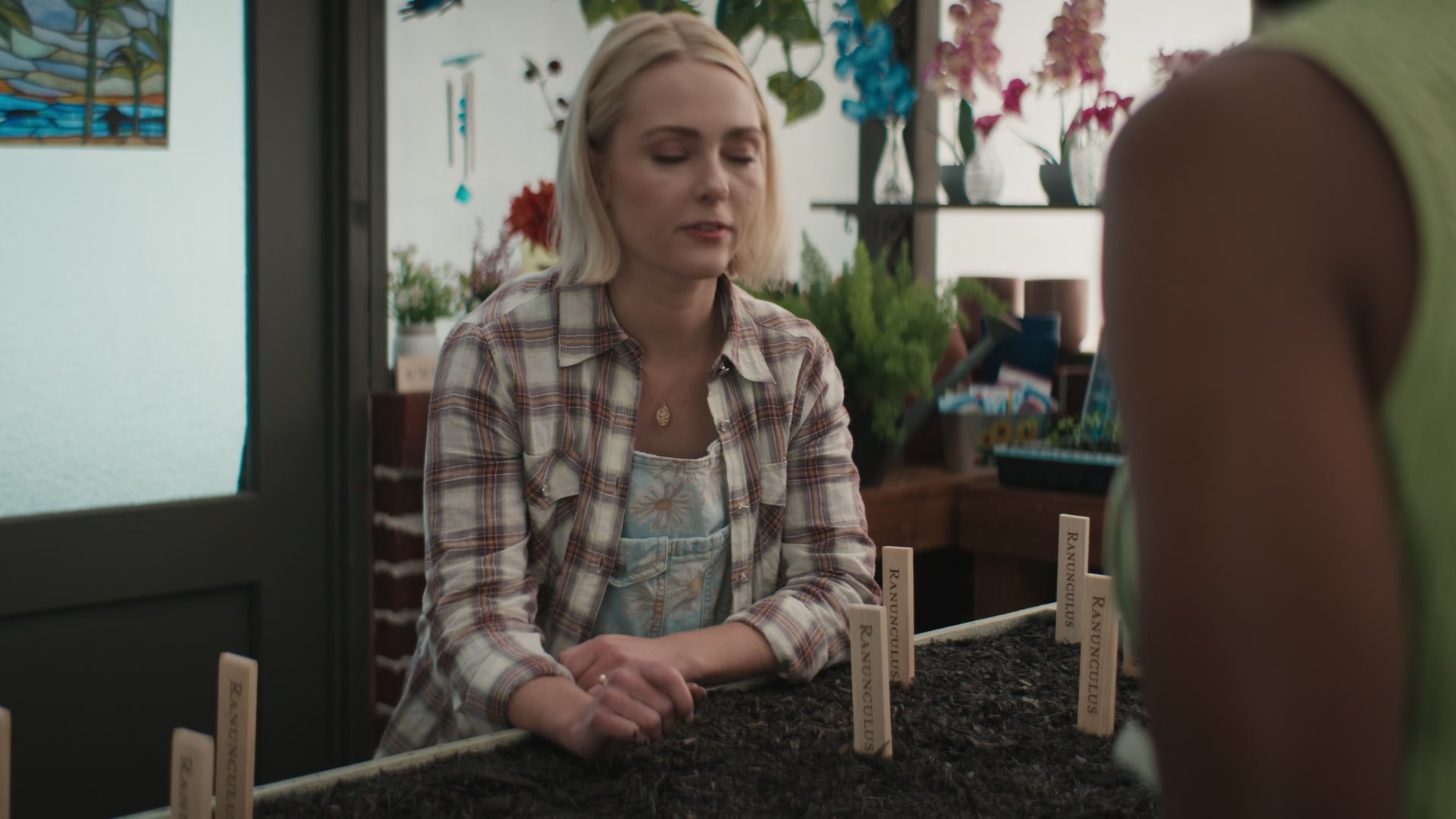Grosse_Pointe_Garden_Society_S01E07_1080p_ASRO_003383.jpg
