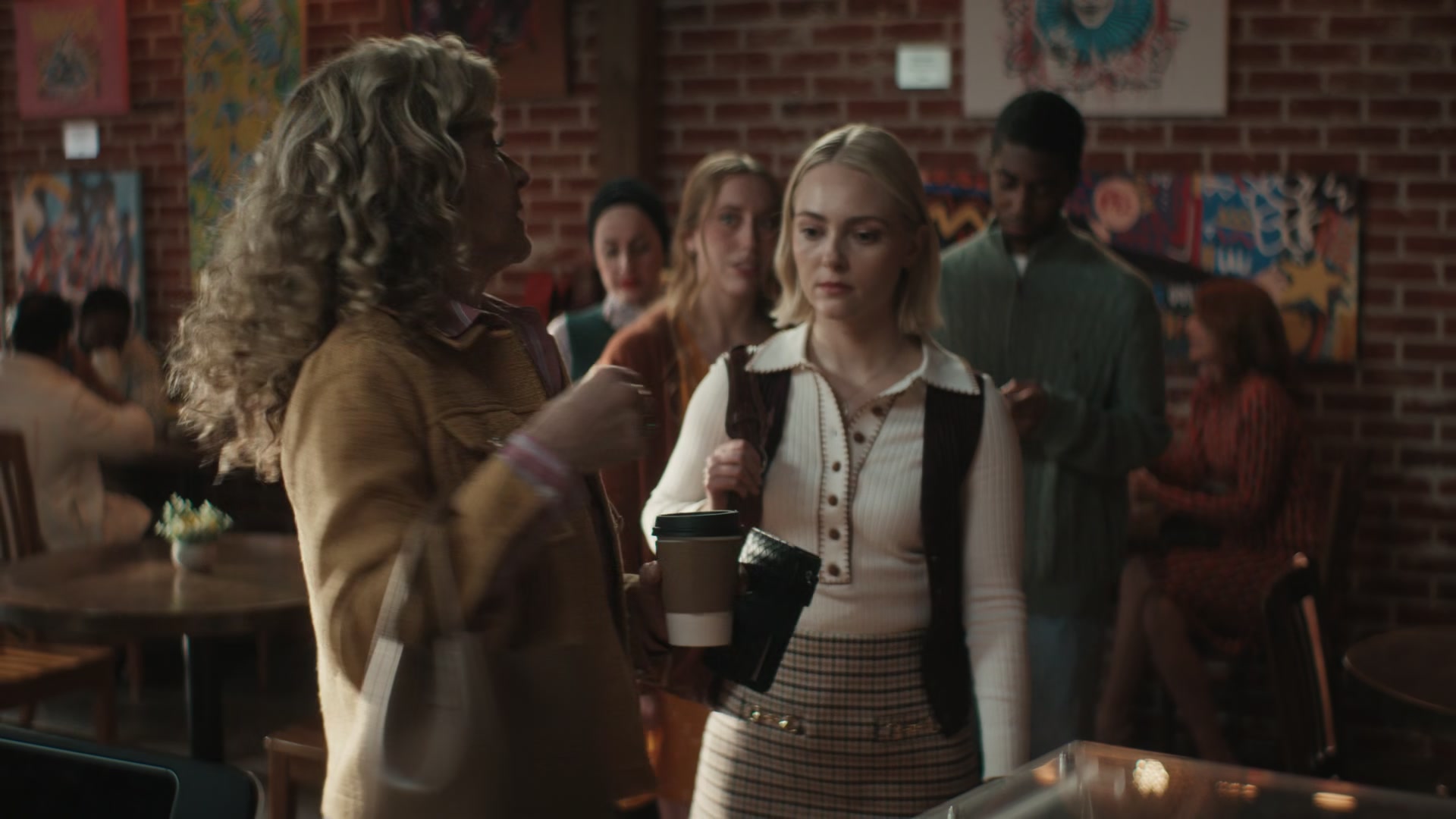 Grosse_Pointe_Garden_Society_S01E08_1080p_ASRO_001556.jpg