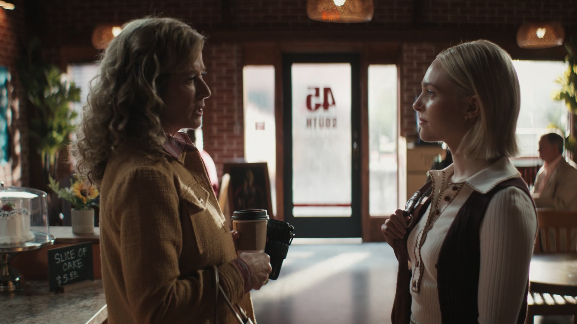 Grosse_Pointe_Garden_Society_S01E08_1080p_ASRO_001562.jpg Grosse_Pointe_Garden_Society_S01E08_1080p_ASRO_001562.jpg