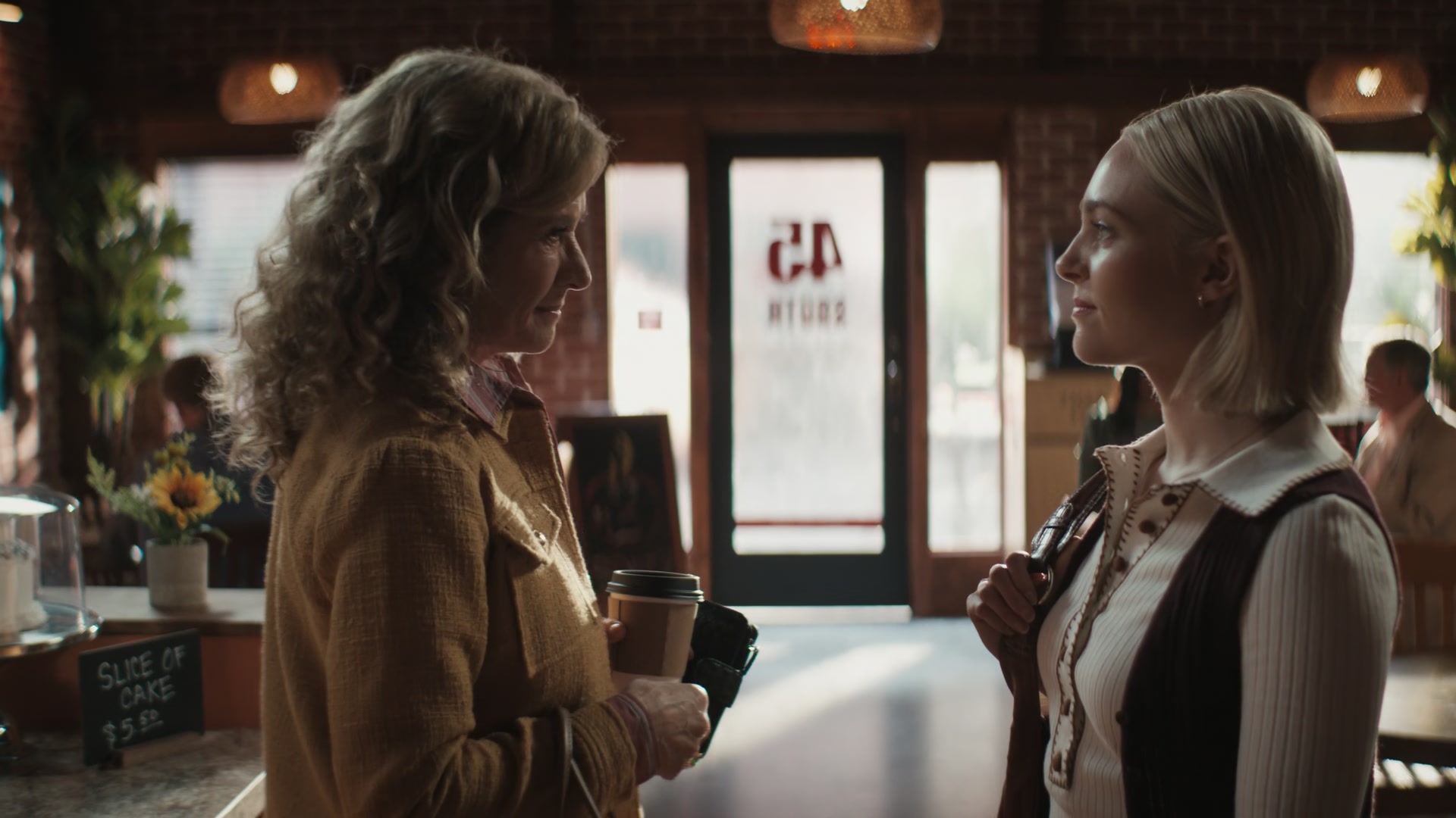 Grosse_Pointe_Garden_Society_S01E08_1080p_ASRO_001564.jpg