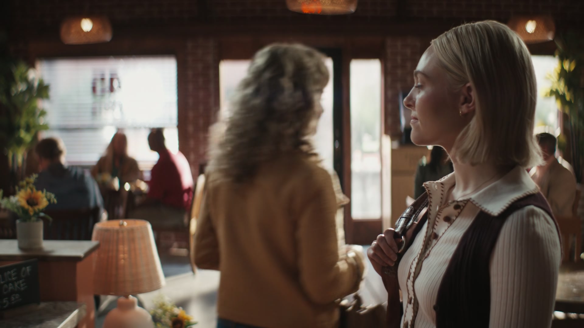 Grosse_Pointe_Garden_Society_S01E08_1080p_ASRO_001566.jpg