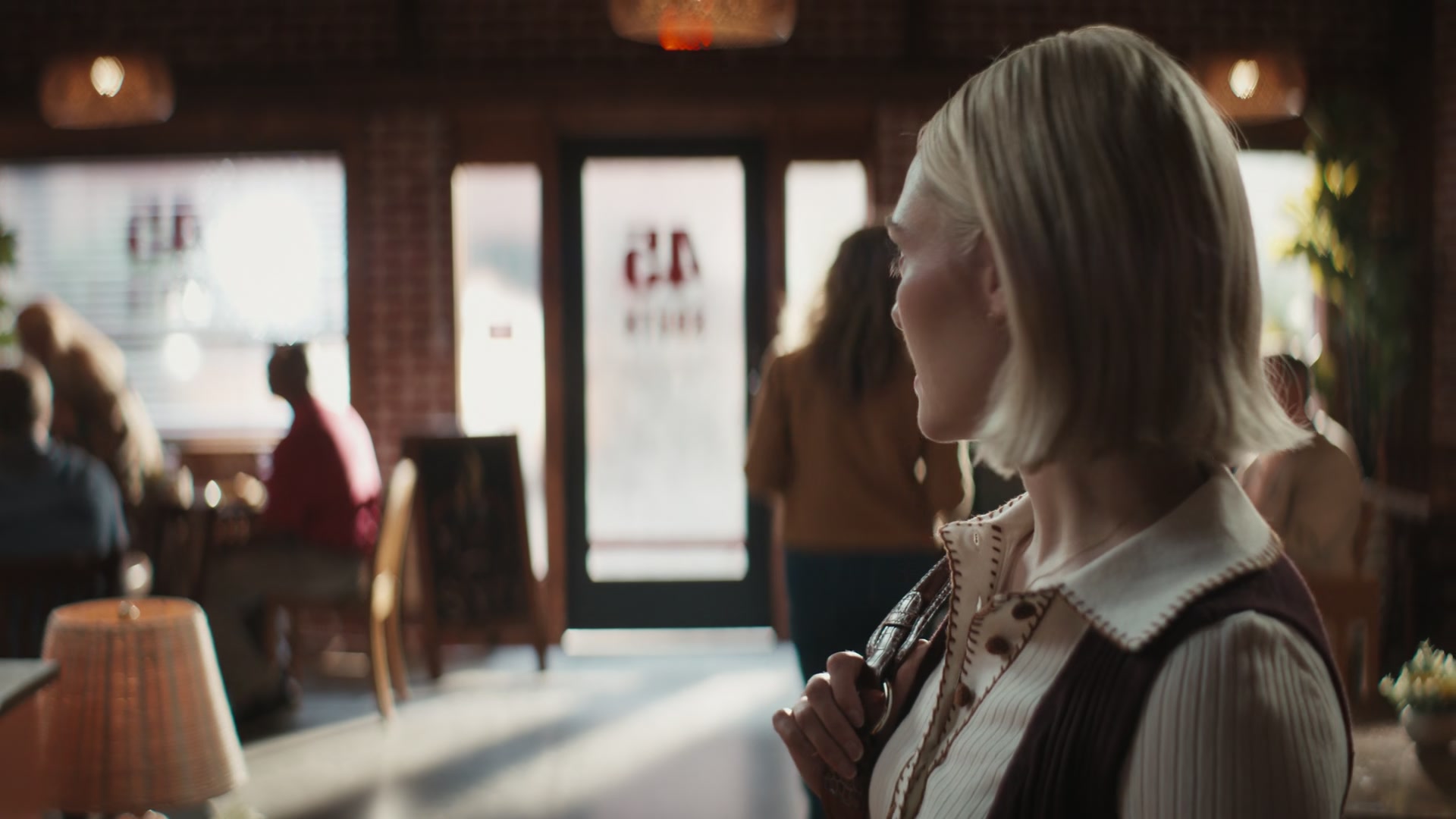 Grosse_Pointe_Garden_Society_S01E08_1080p_ASRO_001571.jpg Grosse_Pointe_Garden_Society_S01E08_1080p_ASRO_001571.jpg