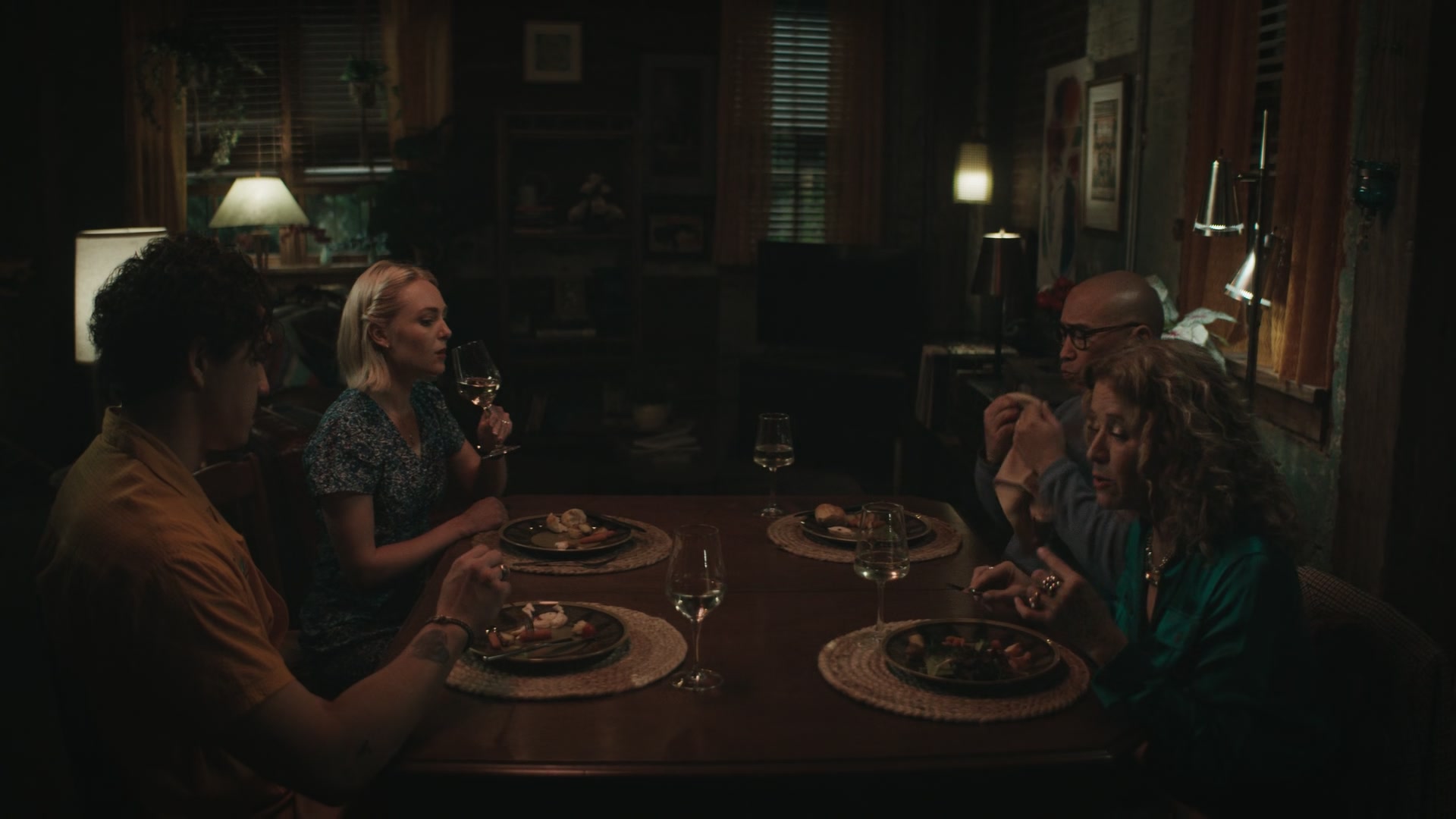 Grosse_Pointe_Garden_Society_S01E08_1080p_ASRO_003059.jpg
