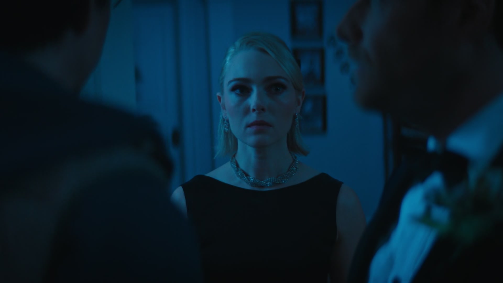 Grosse_Pointe_Garden_Society_S01E09_1080p_ASRO_000120.jpg