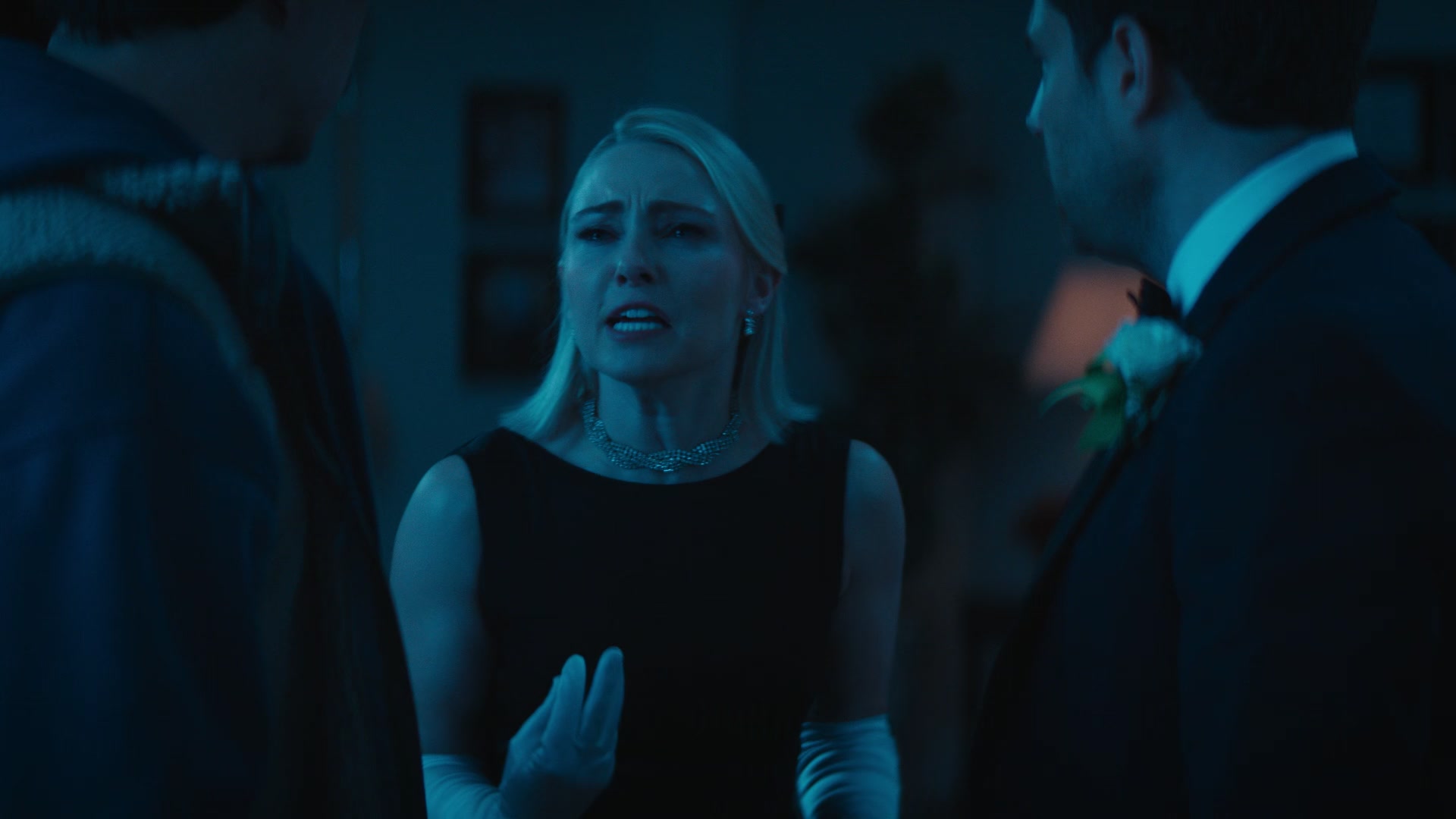 Grosse_Pointe_Garden_Society_S01E09_1080p_ASRO_000132.jpg