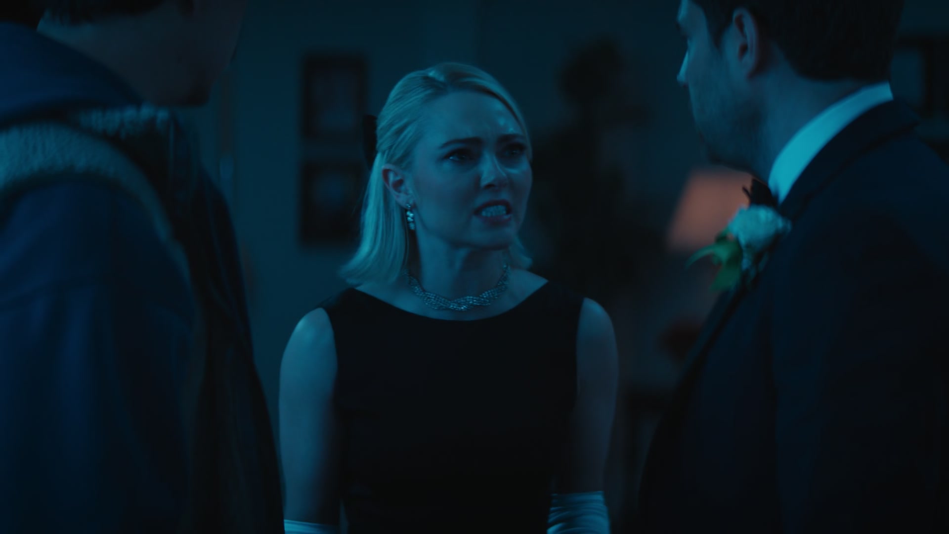 Grosse_Pointe_Garden_Society_S01E09_1080p_ASRO_000135.jpg