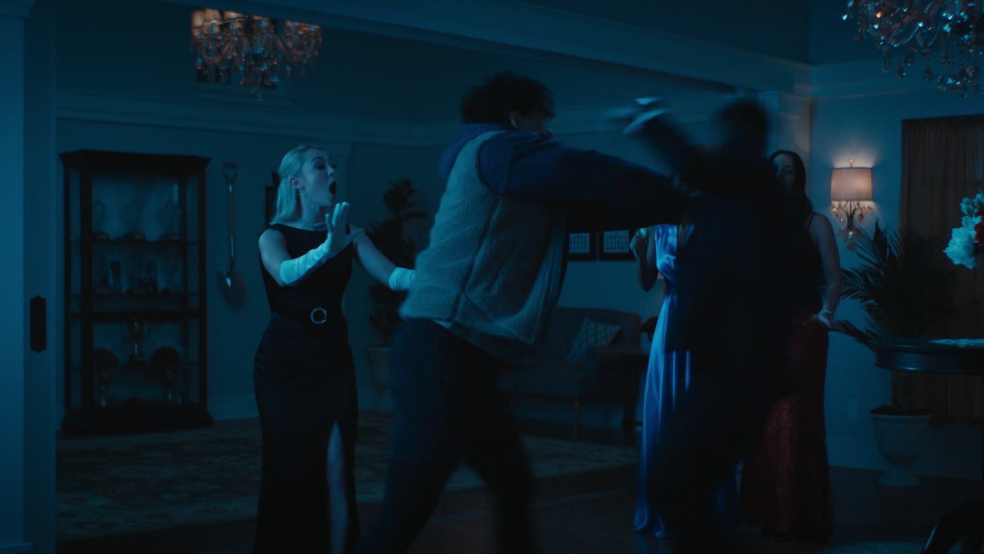 Grosse_Pointe_Garden_Society_S01E09_1080p_ASRO_000237.jpg Grosse_Pointe_Garden_Society_S01E09_1080p_ASRO_000237.jpg