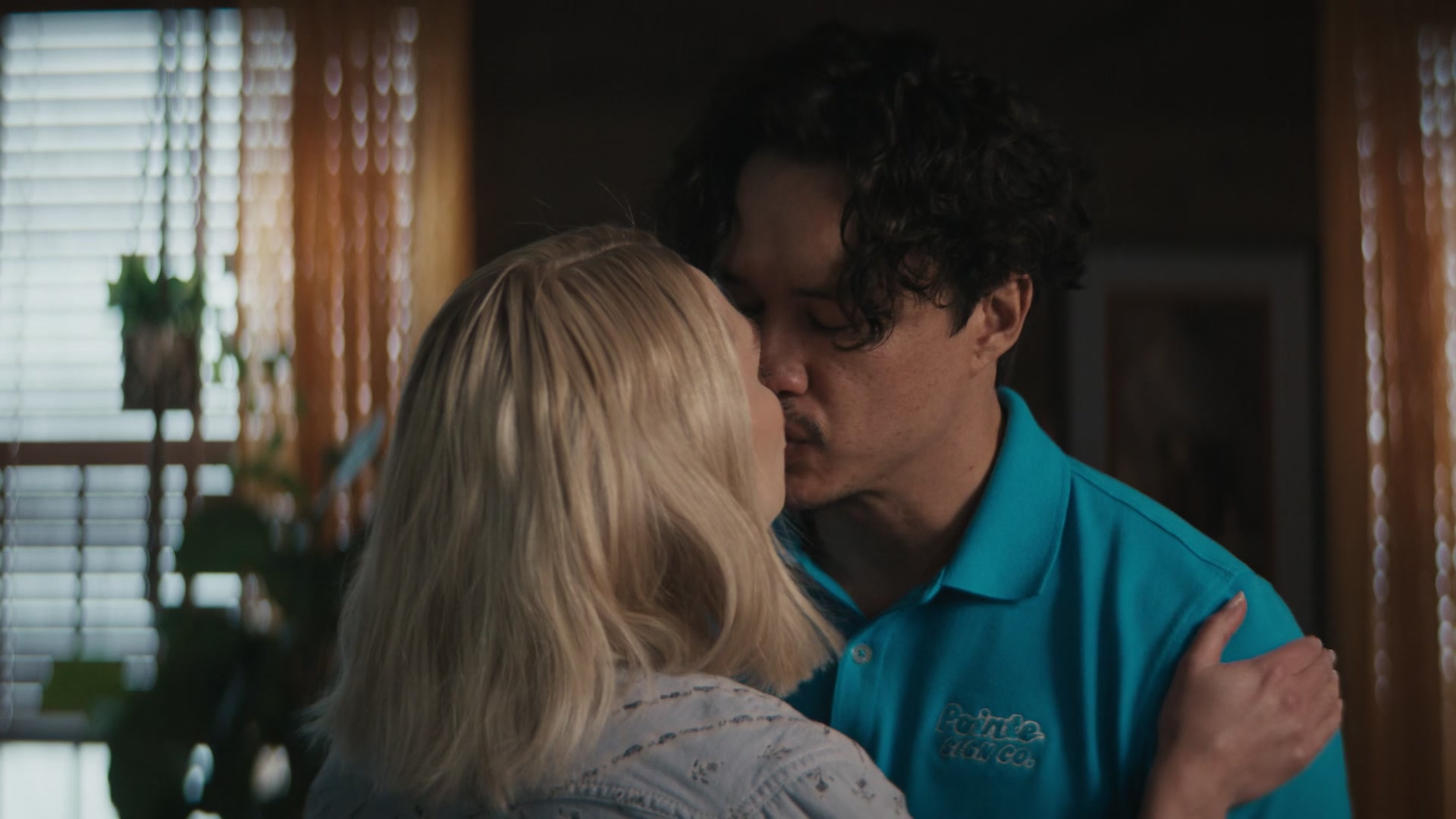 Grosse_Pointe_Garden_Society_S01E09_1080p_ASRO_000492.jpg