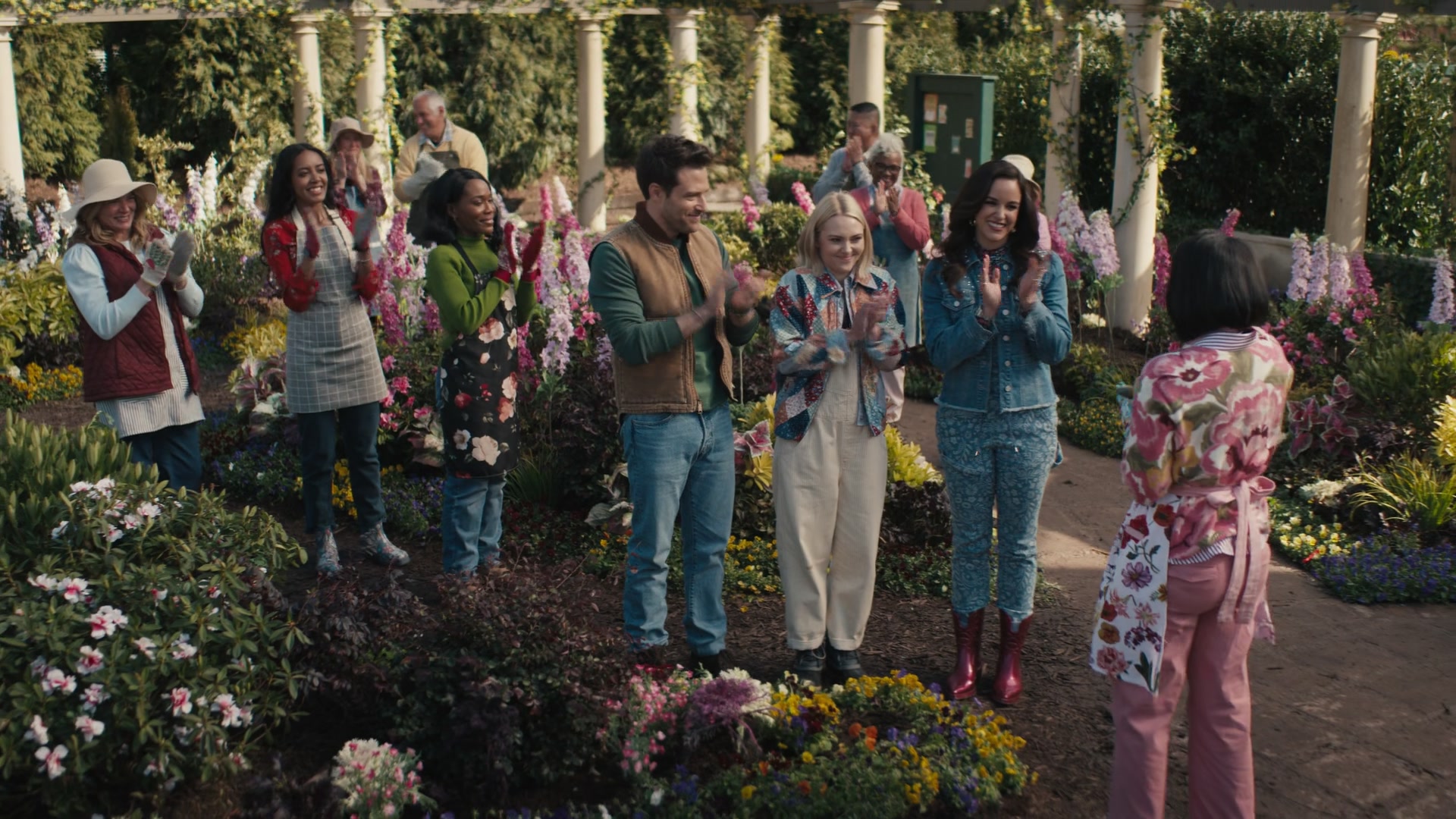 Grosse_Pointe_Garden_Society_S01E09_1080p_ASRO_001216.jpg