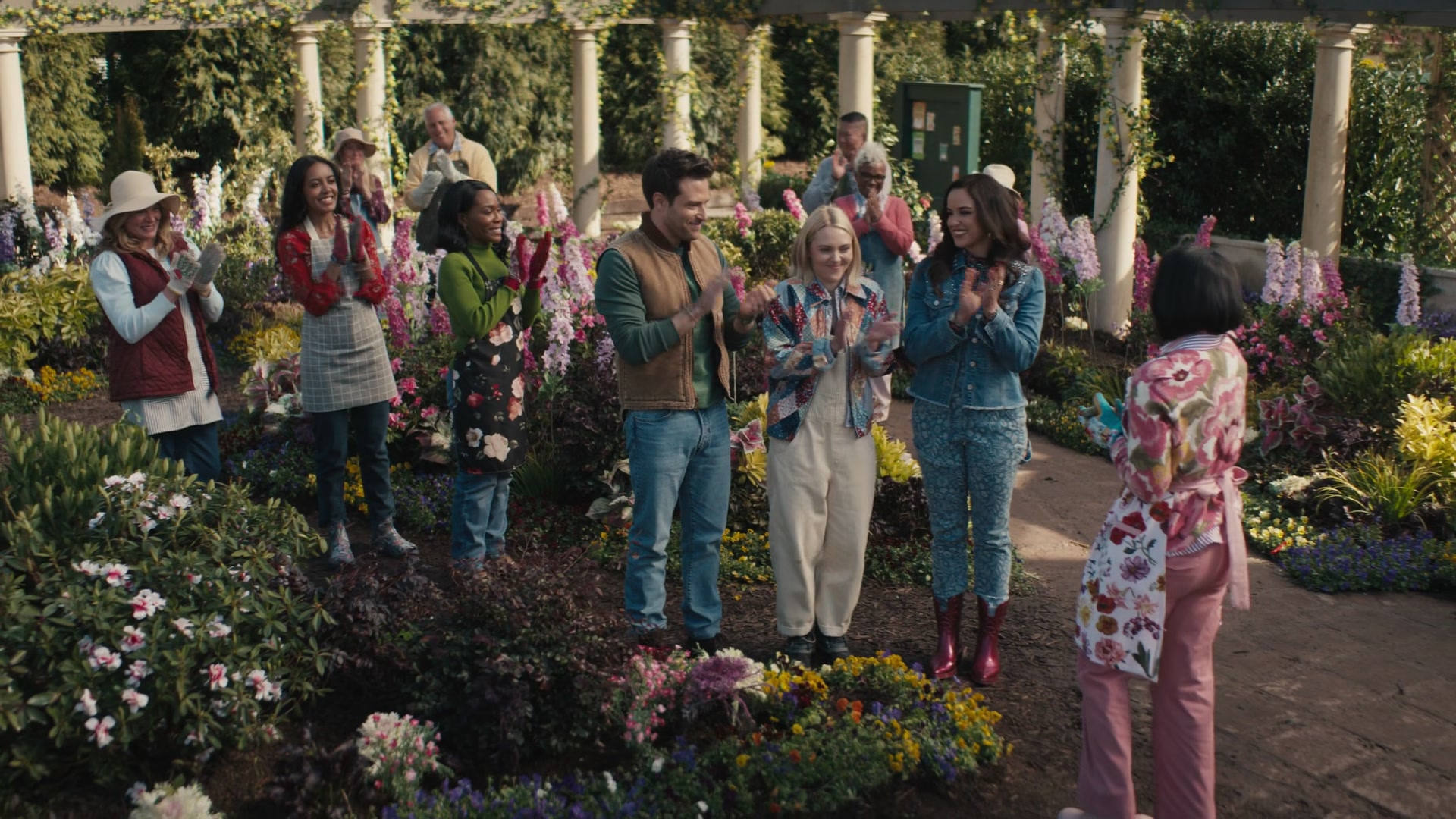 Grosse_Pointe_Garden_Society_S01E09_1080p_ASRO_001217.jpg Grosse_Pointe_Garden_Society_S01E09_1080p_ASRO_001217.jpg