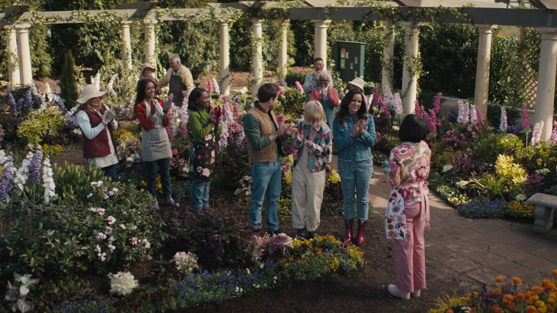 Grosse_Pointe_Garden_Society_S01E09_1080p_ASRO_001221.jpg Grosse_Pointe_Garden_Society_S01E09_1080p_ASRO_001221.jpg