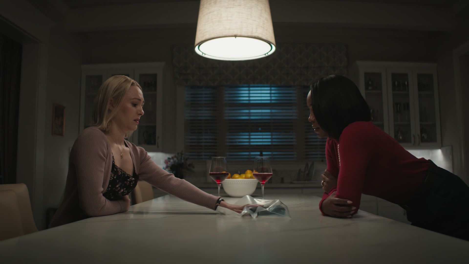Grosse_Pointe_Garden_Society_S01E10_1080p_ASRO_005268.jpg Grosse_Pointe_Garden_Society_S01E10_1080p_ASRO_005268.jpg