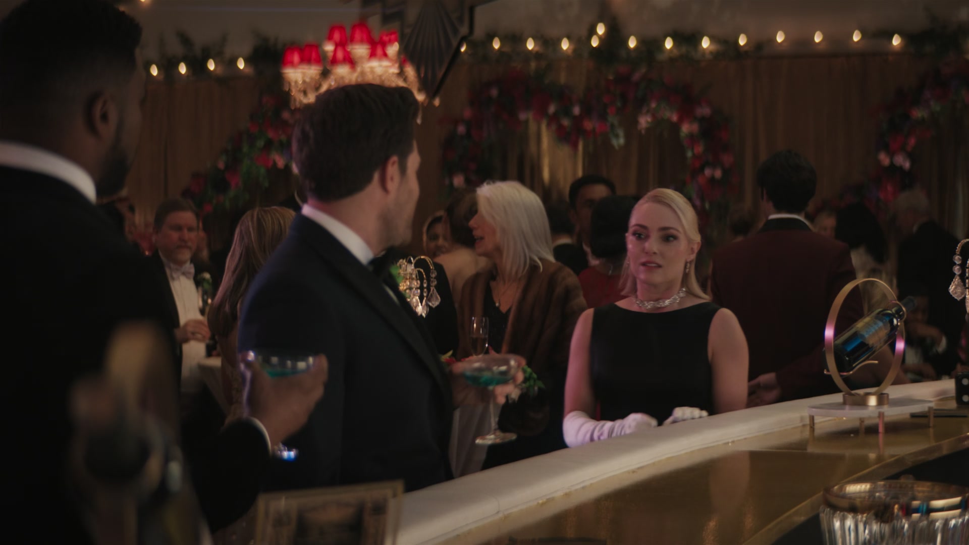 Grosse_Pointe_Garden_Society_S01E11_1080p_ASRO_001936.jpg