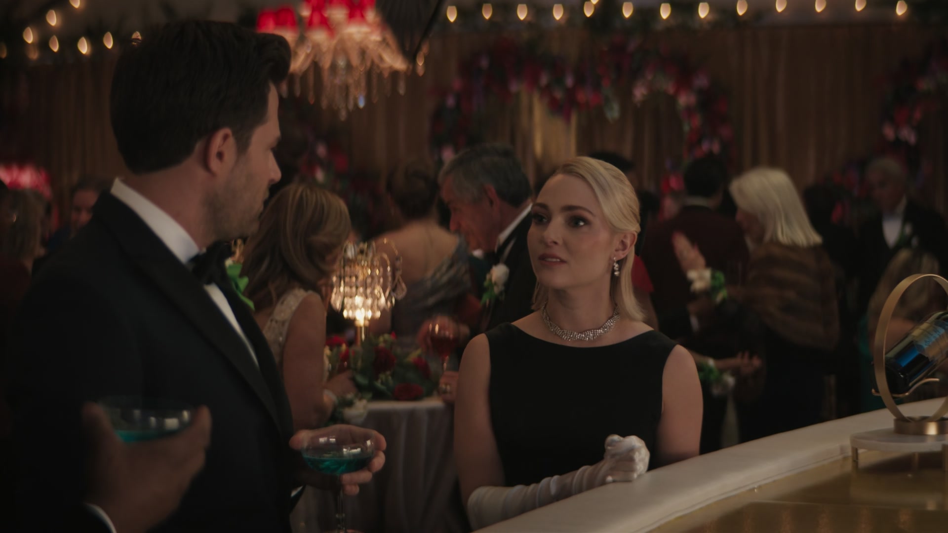 Grosse_Pointe_Garden_Society_S01E11_1080p_ASRO_001952.jpg