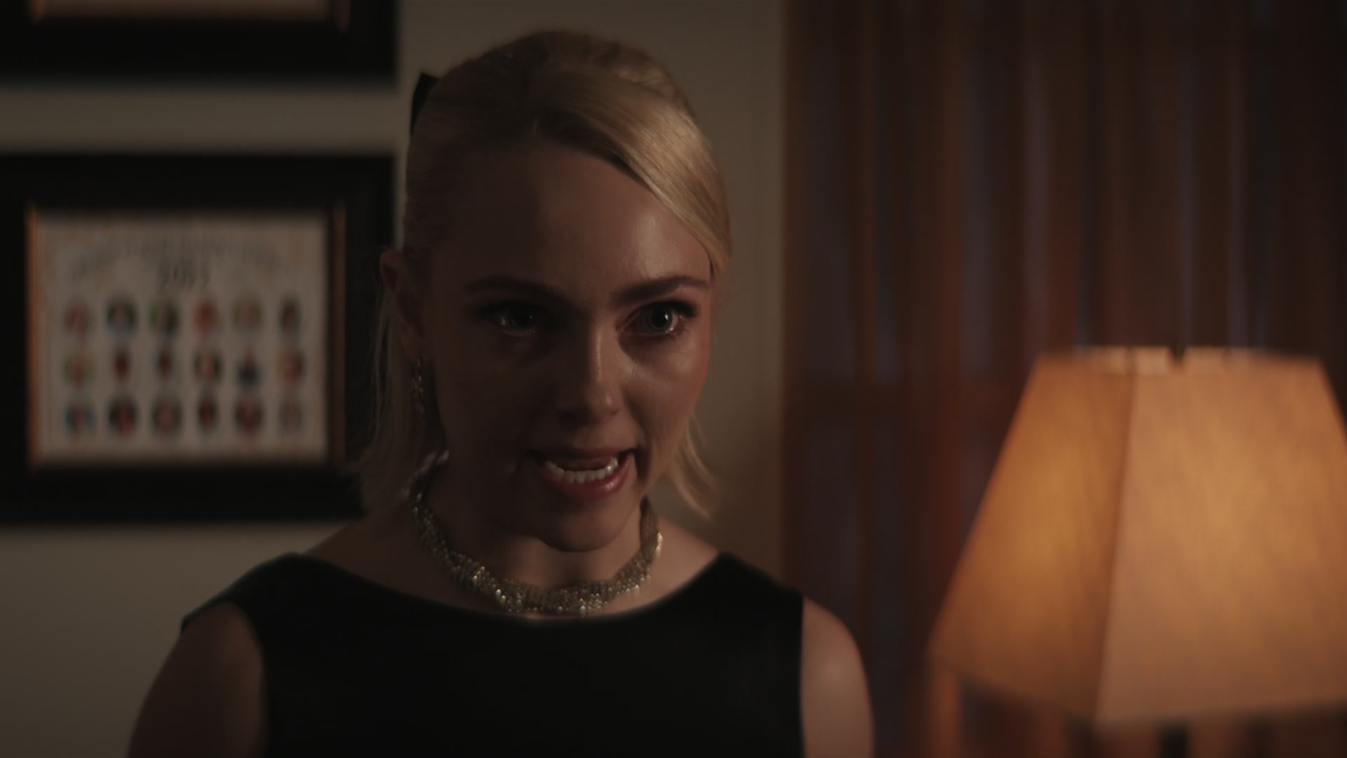 Grosse_Pointe_Garden_Society_S01E11_1080p_ASRO_003257.jpg Grosse_Pointe_Garden_Society_S01E11_1080p_ASRO_003257.jpg