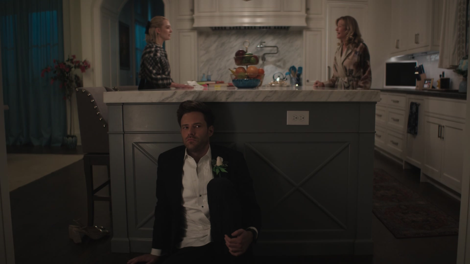 Grosse_Pointe_Garden_Society_S01E12_1080p_ASRO_001770.jpg