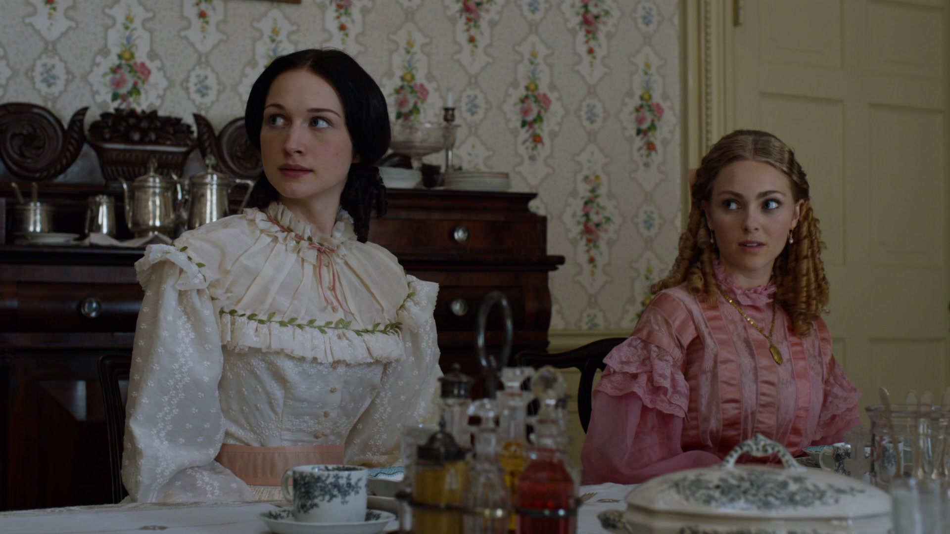 MercyStreet_S01E01_The_New_Nurse_1080p_BluRay_ASRO_001220.jpg MercyStreet_S01E01_The_New_Nurse_1080p_BluRay_ASRO_001220.jpg