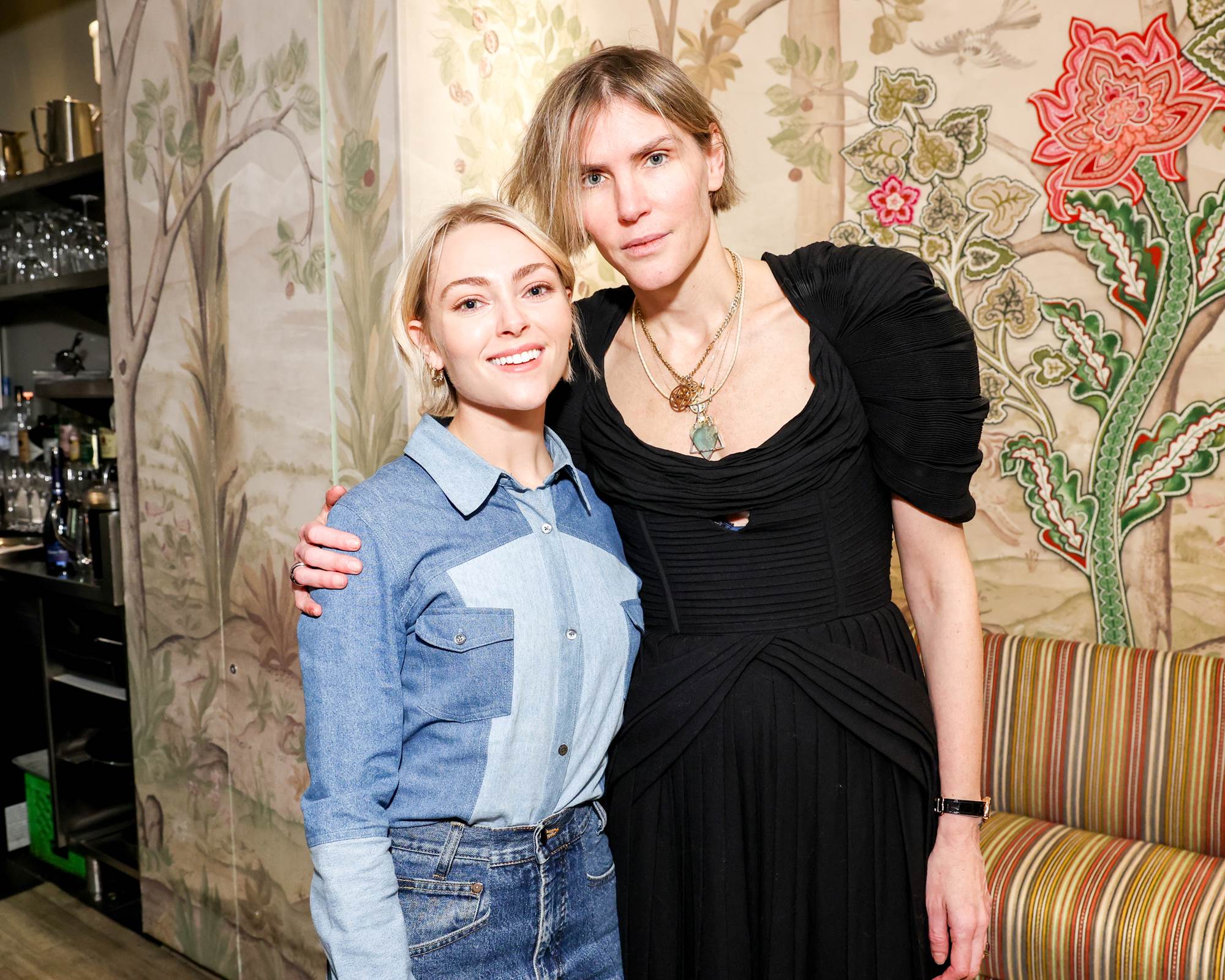 annasophiarobbonline_bergdorfartisiancelebration_28429.jpg
