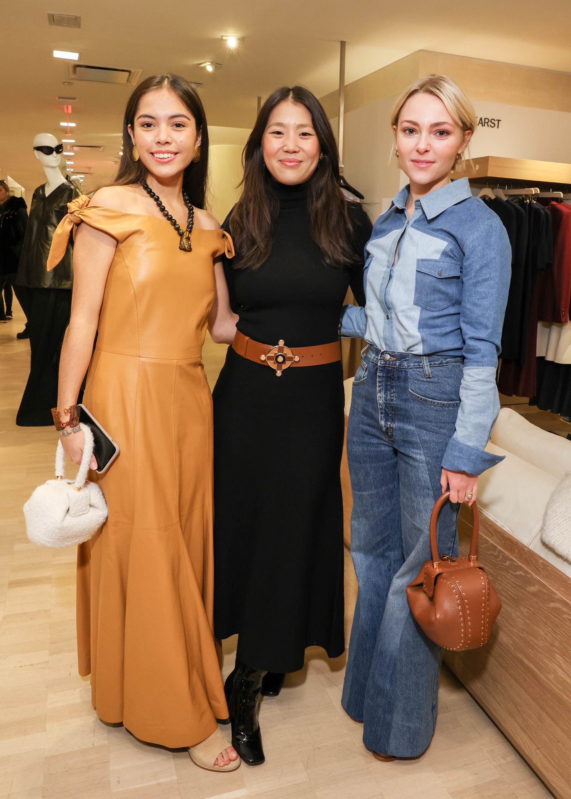 annasophiarobbonline_bergdorfartisiancelebration_28629.jpg