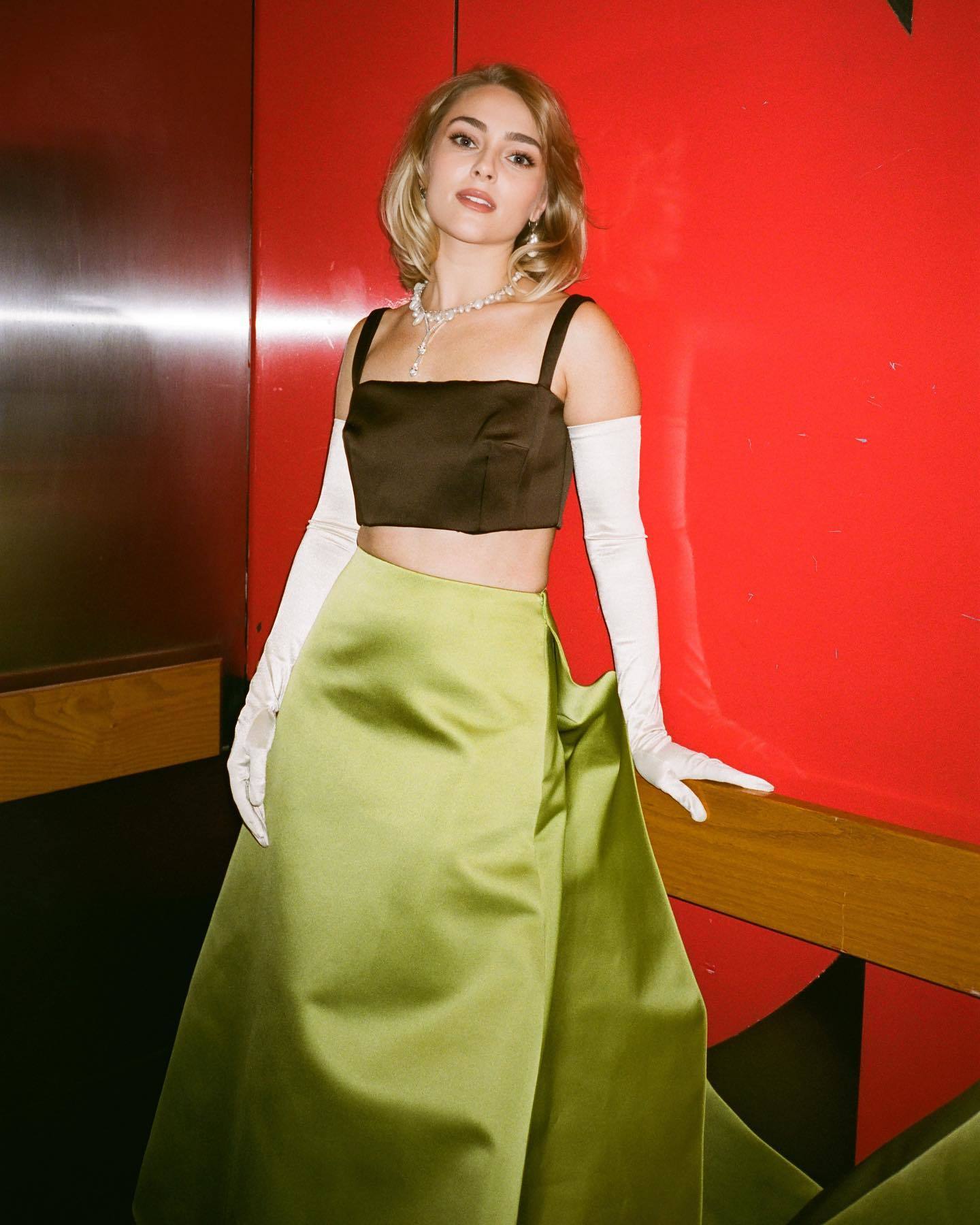 annasophiarobbonline_emmahowie_281029.jpg