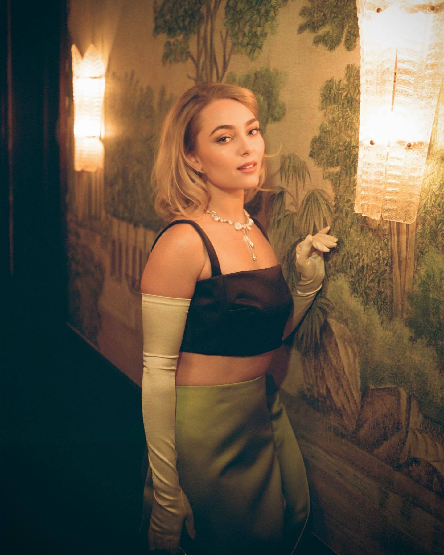 annasophiarobbonline_emmahowie_28229.jpg