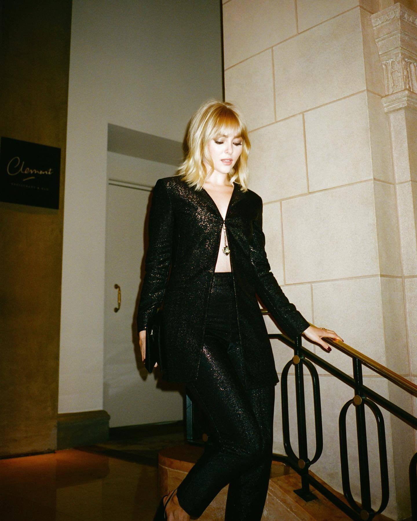 annasophiarobbonline_emmahowie_282729.jpg