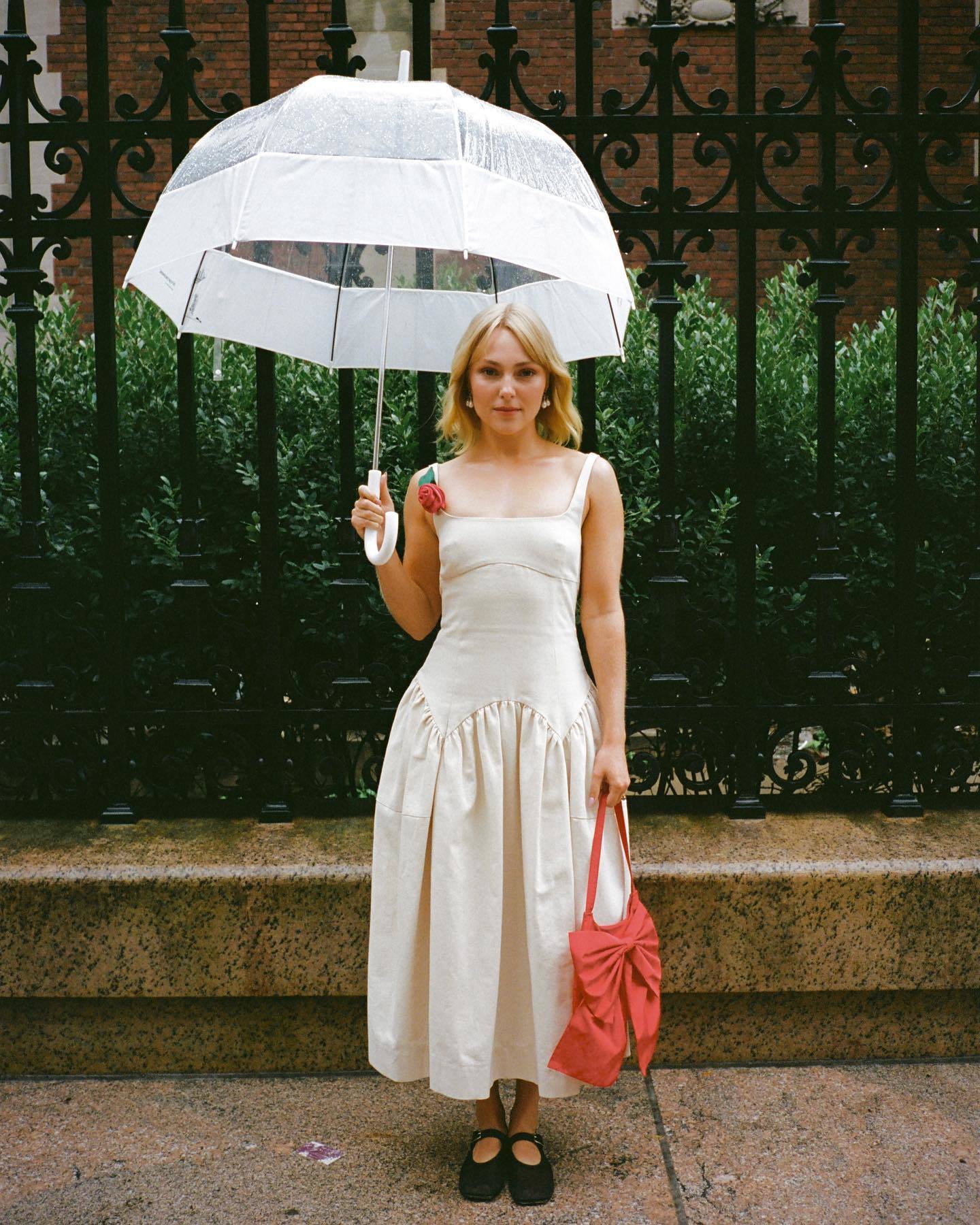 annasophiarobbonline_emmahowie_283029.jpg