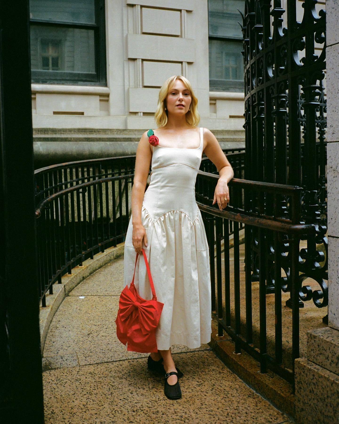 annasophiarobbonline_emmahowie_283229.jpg