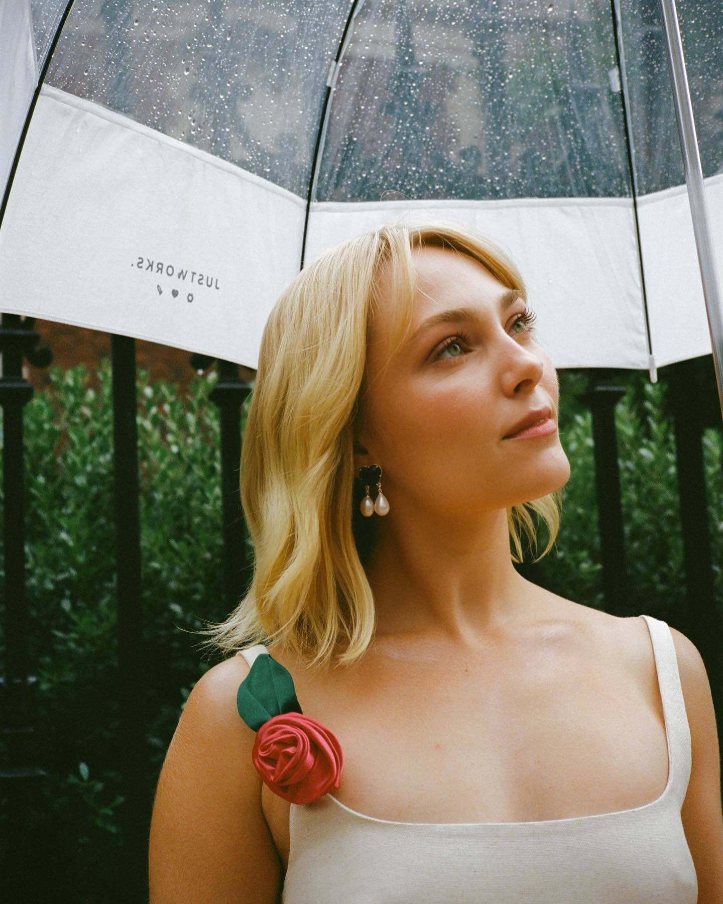 annasophiarobbonline_emmahowie_283429.jpg