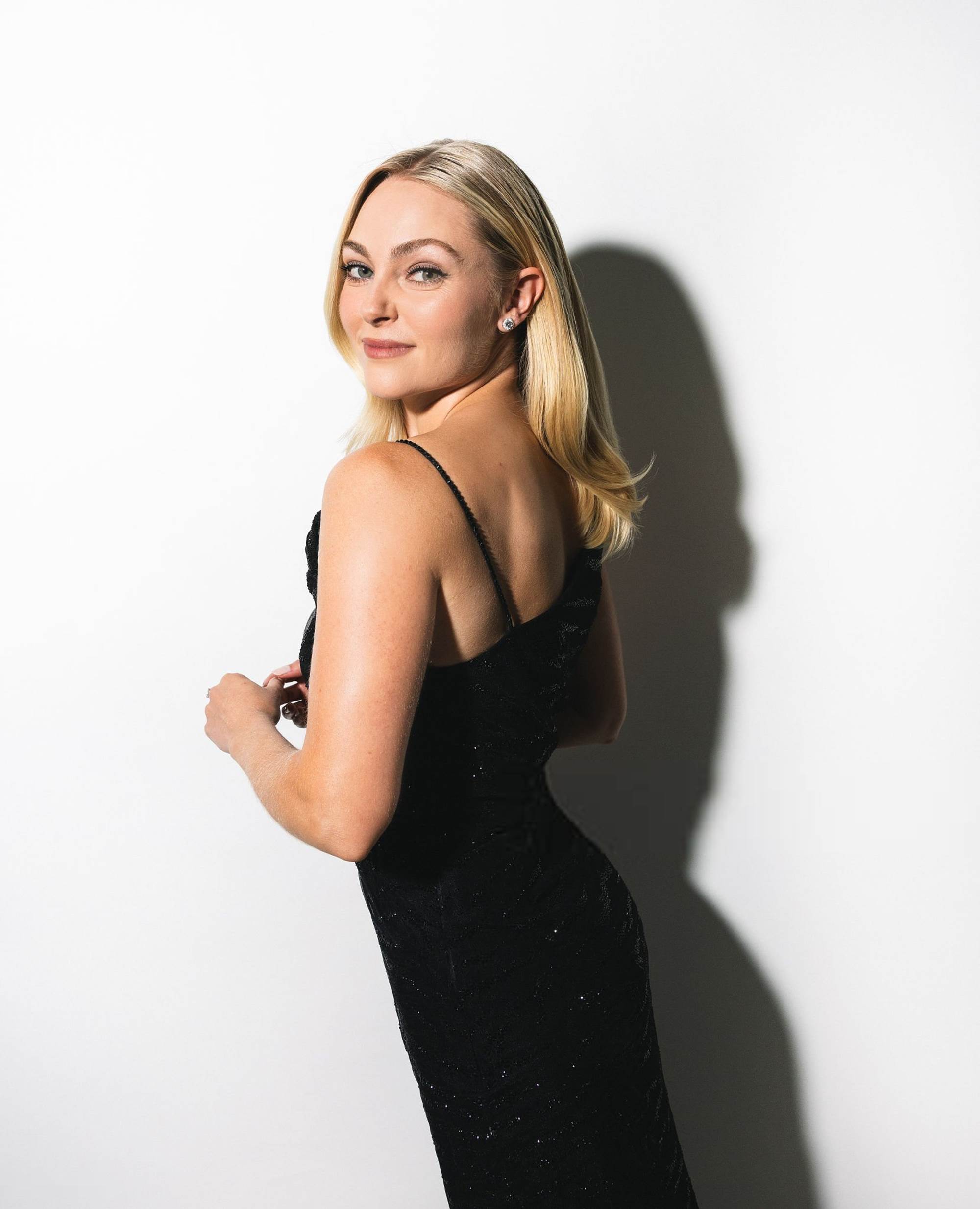 annasophiarobbonline_ew_cinemacon_281029.jpg