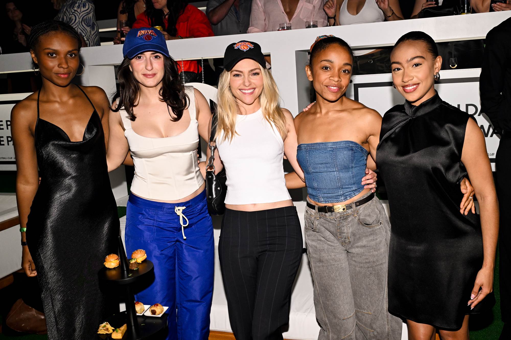 annasophiarobbonline_theoneparty_inside_28329.jpg annasophiarobbonline_theoneparty_inside_28329.jpg
