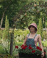 Grosse_Pointe_Garden_Society_S01E01_1080p_ASRO_000174.jpg