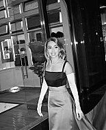 annasophiarobbonline_emmahowie_281129.jpg