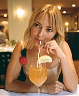 annasophiarobbonline_emmahowie_283129.jpg