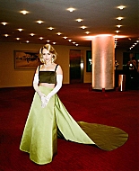 annasophiarobbonline_emmahowie_28429.jpg